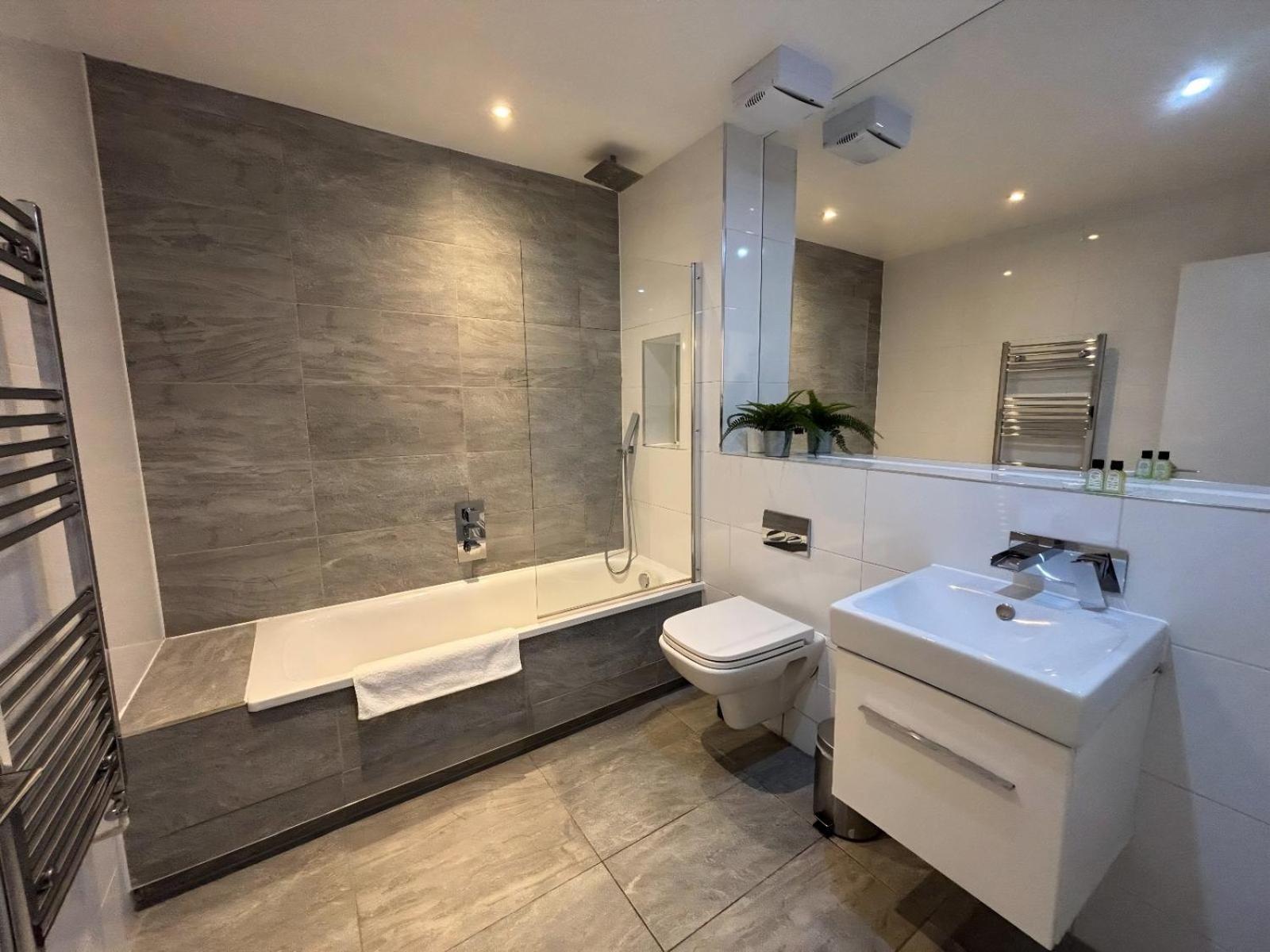 City Aldgate Apartments London Exteriör bild